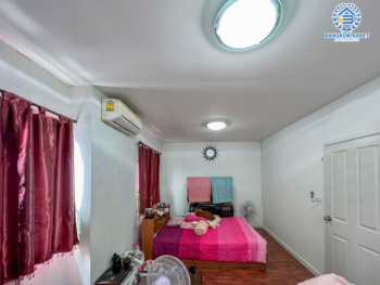 *****ทาวน์เฮ้าส์มือสองย่านนนทบุรี ม.พฤกษาวิลล์33 ปิ่นเกล้า-วงแหวน2 บนเนื้อที่ 19.5 ตร.ว. ฟังก์ชัน 3 ห้องนอน 2 ห้องน้ำ 1 ที่จอดรถ บ้านพร้อมอยู่ ต่อเติมครัว และโรงรถ ทำเลดีเดินทางได้หลายเส้นทาง ใกล้รถไฟฟ้าสายสีม่วง "สถานีตลาดบางใหญ่" และทางด่วน "ศรีรัช"